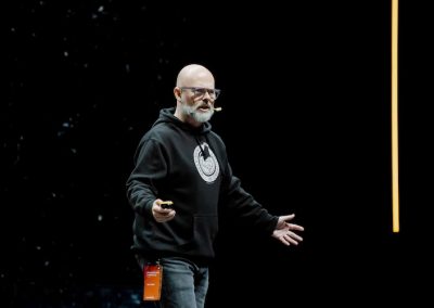 Dave Birss speaking at HR Week in Vilnius, Sept 2023